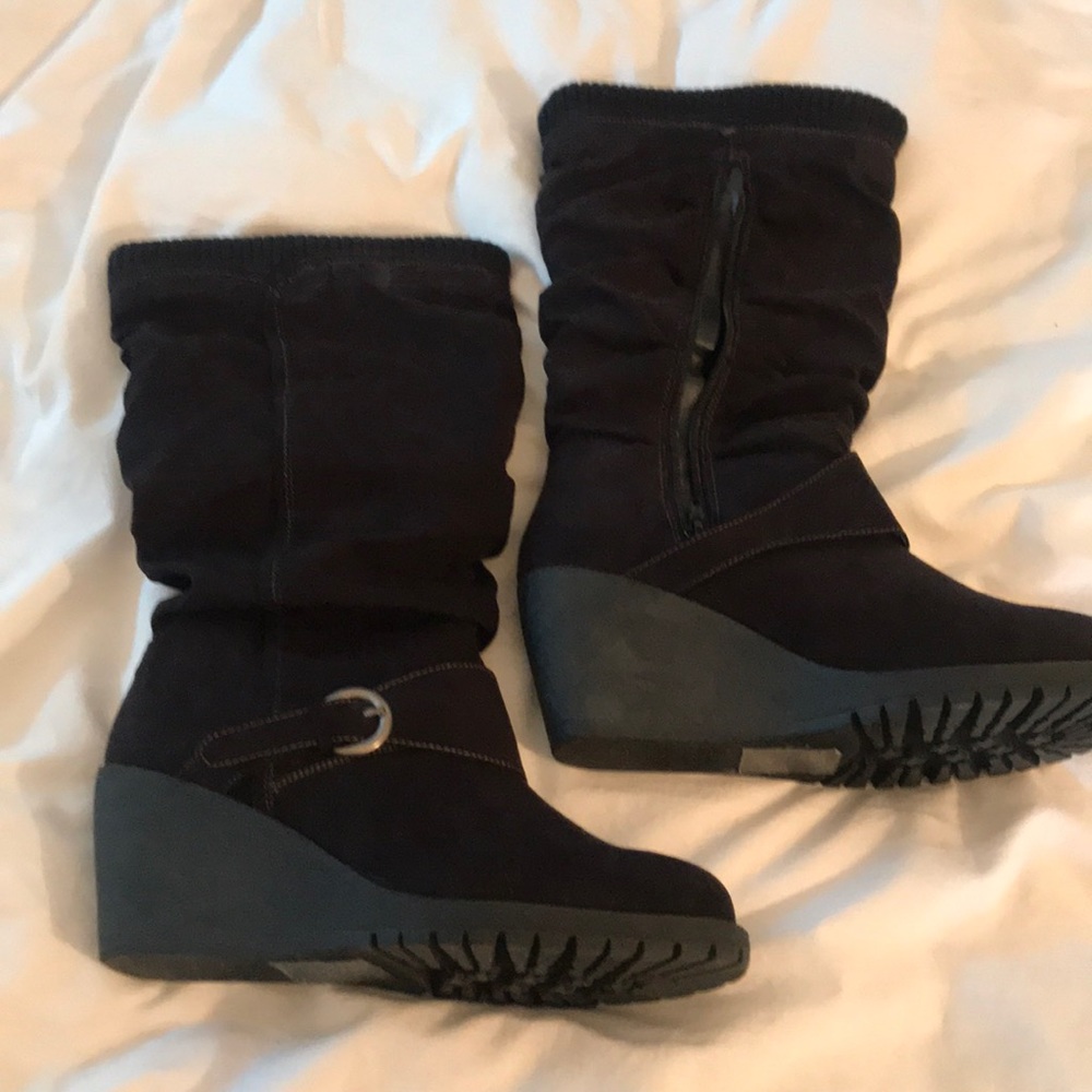 Cute boots. Wedges.